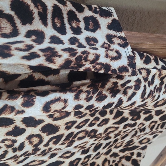 NWOT Leopard sleep dress long sleeves. - Picture 3 of 3